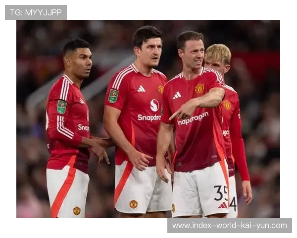 曼联中场配置兼顾拦截组织前插 锋线五人轮换组强调跑动